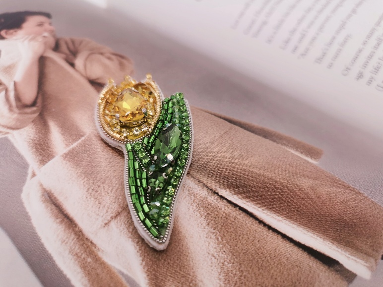 法绣郁金香胸针